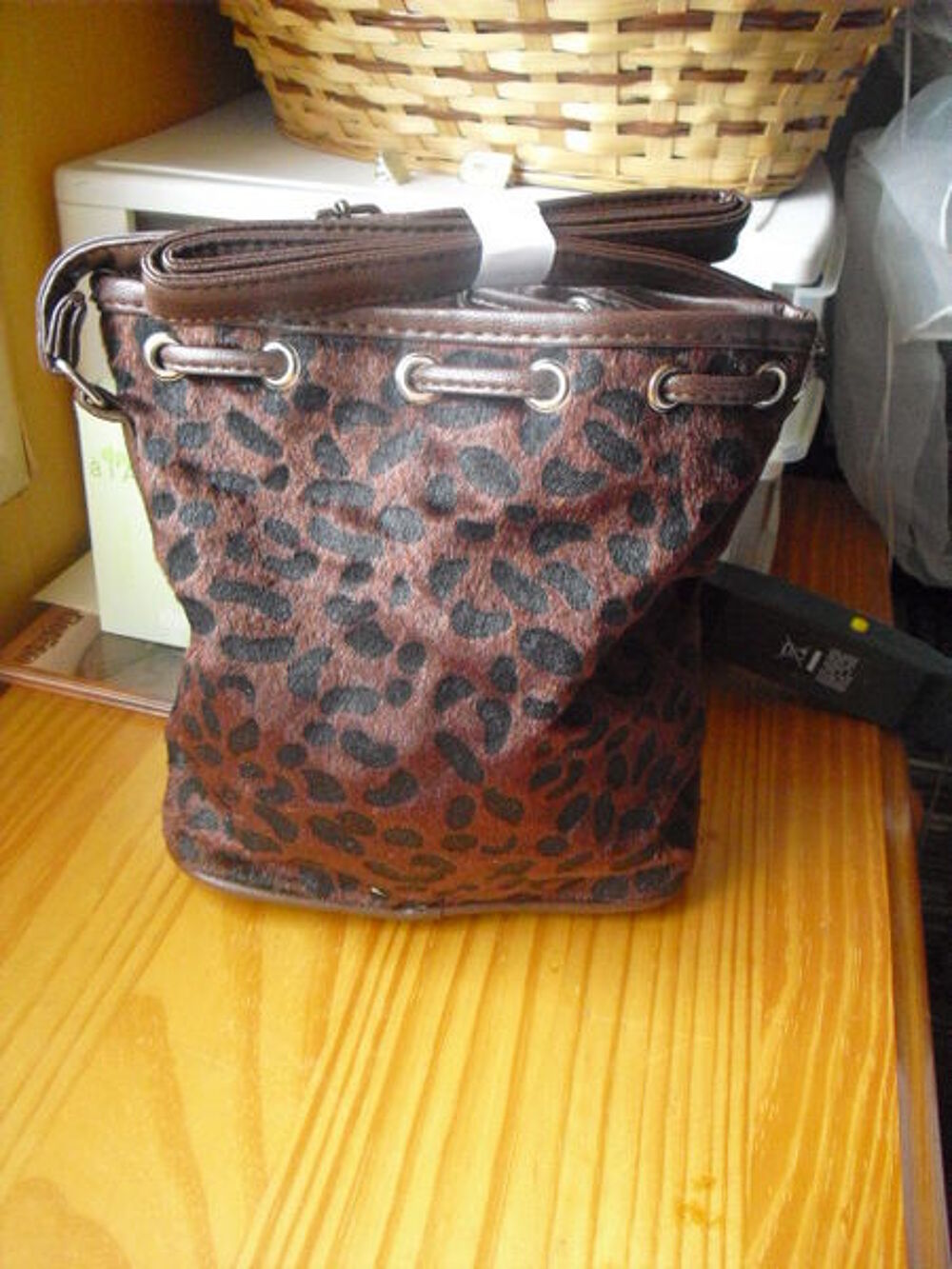 sac forme sceau imprim&eacute; l&eacute;opard marron NEUF bandouli&egrave;re Maroquinerie