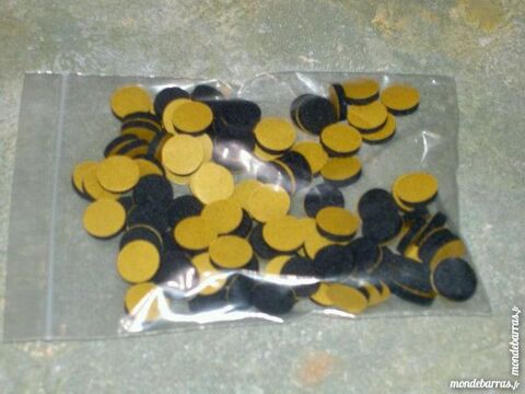 100 Mousses Autocollantes rondes. 3 Fournet-Blancheroche (25)