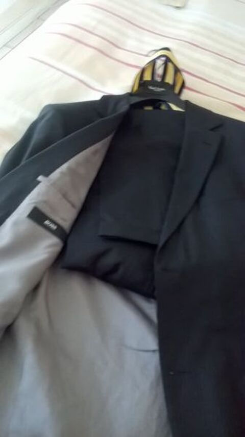 COSTUME HUGO BOSS 110 Paris 15 (75)