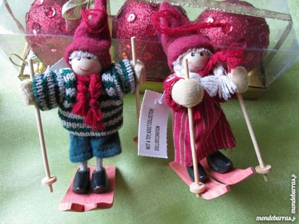 Lot de 6 boules de No&euml;l rouges et 2 lutins Décoration