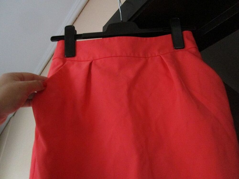 Jupe courte Zara, orange proche du rose vif, 2 poches, t. 34 Vtements