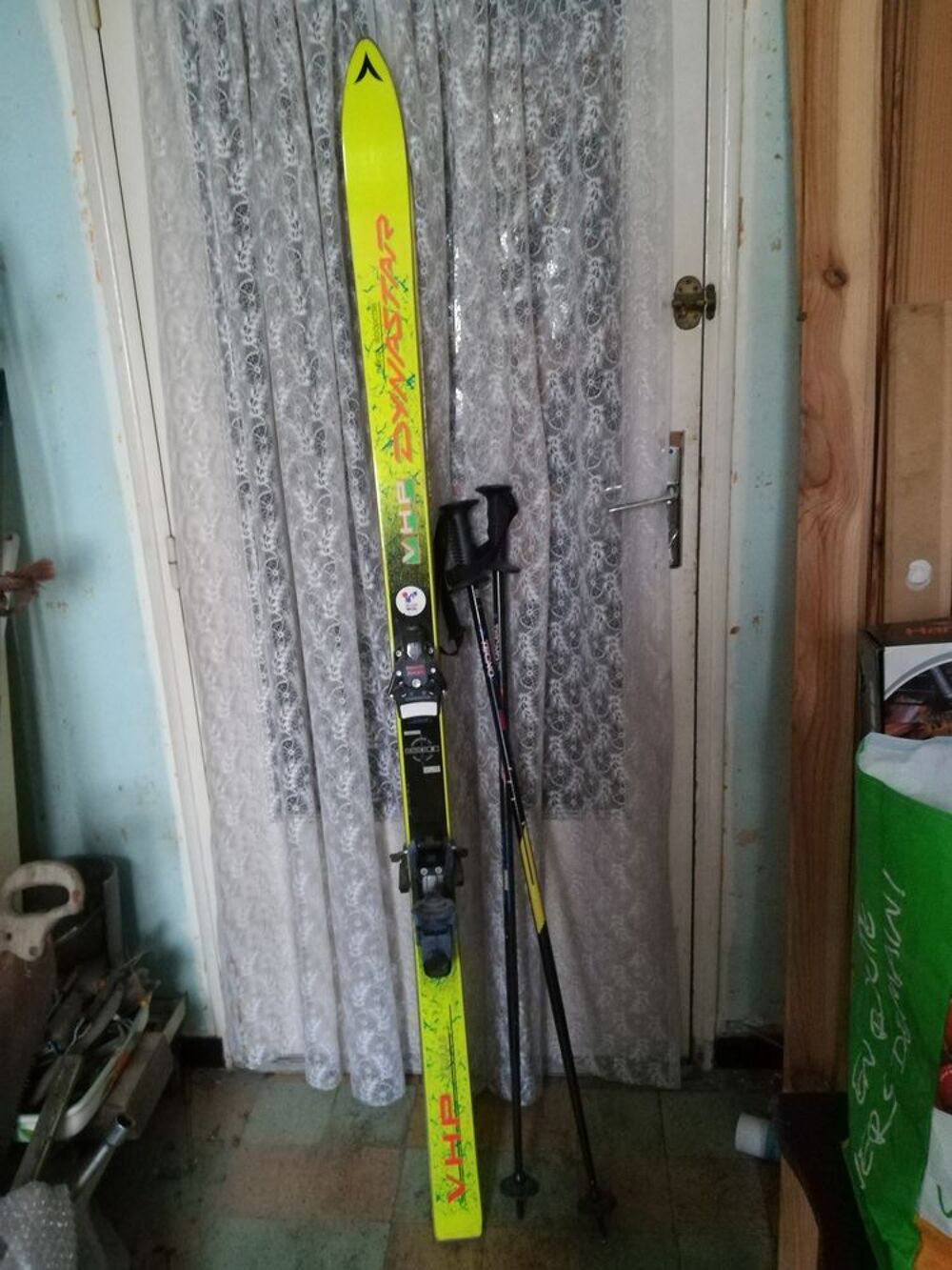 paire de SKI ROSSIGNOL jamais servis. Sports