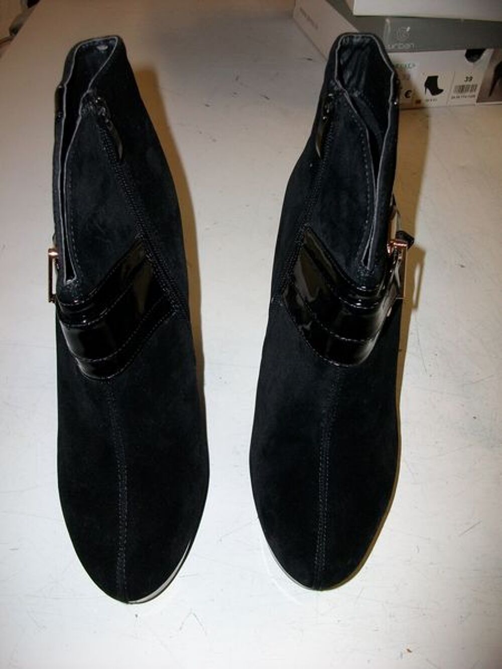 Bottines Noir &agrave; sangles d&eacute;coratifs talons 13 cm pt 40 &agrave; 15  Chaussures