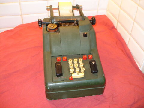 Ancienne machine à calculer - Année 60 30 Fontenay-le-Fleury (78)