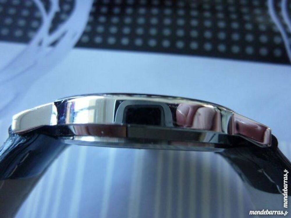 LOOT PUNK ROCK montre UNISEXE DIV0344 Bijoux et montres