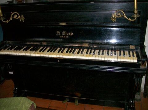 piano d'étude droit verni noir de marque K. Bord 120 Villeneuvette (34)