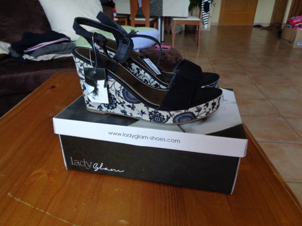 Sandales femme compens&eacute;es neuves pointure 40 &agrave; 12 euros Chaussures