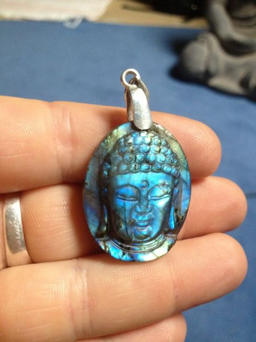 Pendentif en labradorite visage de Bouddha Bijoux et montres