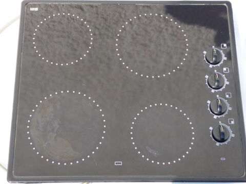 TABLE DE CUISSON  EURO KERA  
L = 57,5 x l = 50,5 110 Esnandes (17)