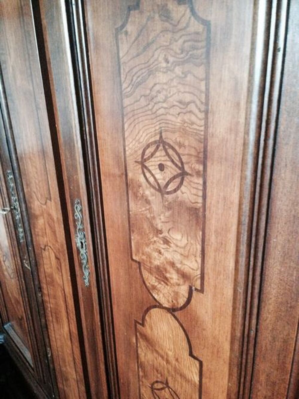 Armoire hollandaise marquet&eacute;e Meubles