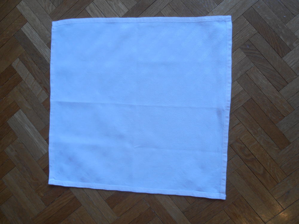 2 serviettes beiges (79) Cuisine
