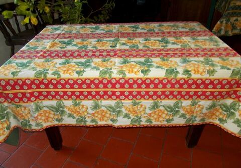 nappe jaune/rouge et nappe jaune/vert fleur 20 Monflanquin (47)