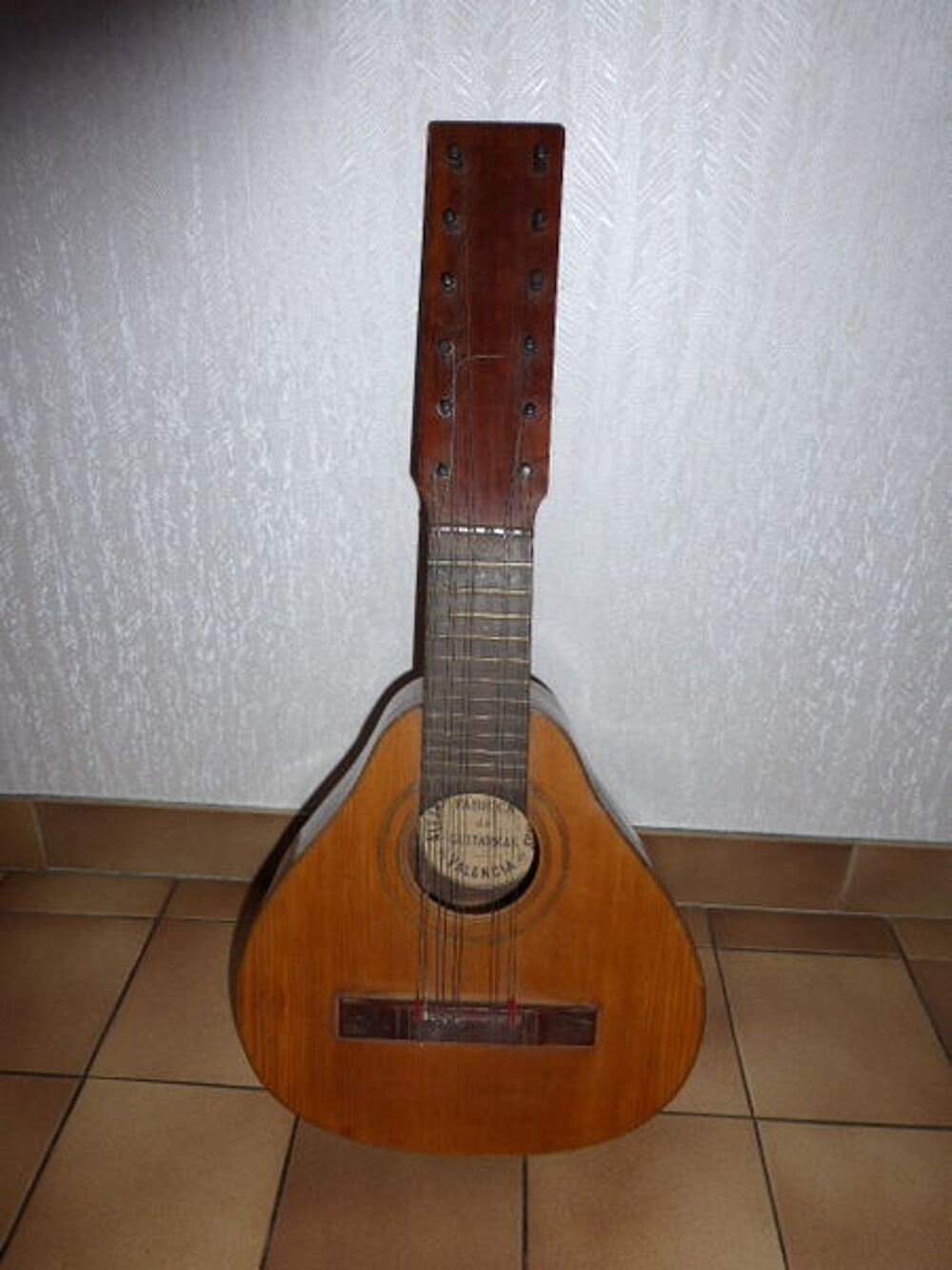 instrument de musique catalan (banduria) Instruments de musique