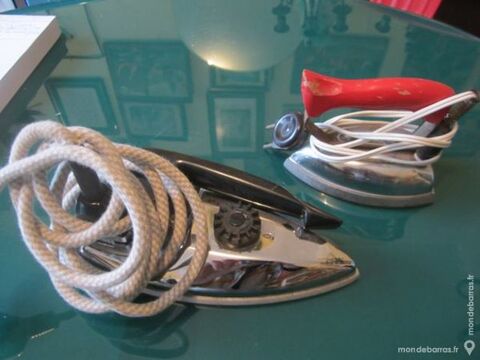 deux fers  repasser de voyage 10 Le Creusot (71)