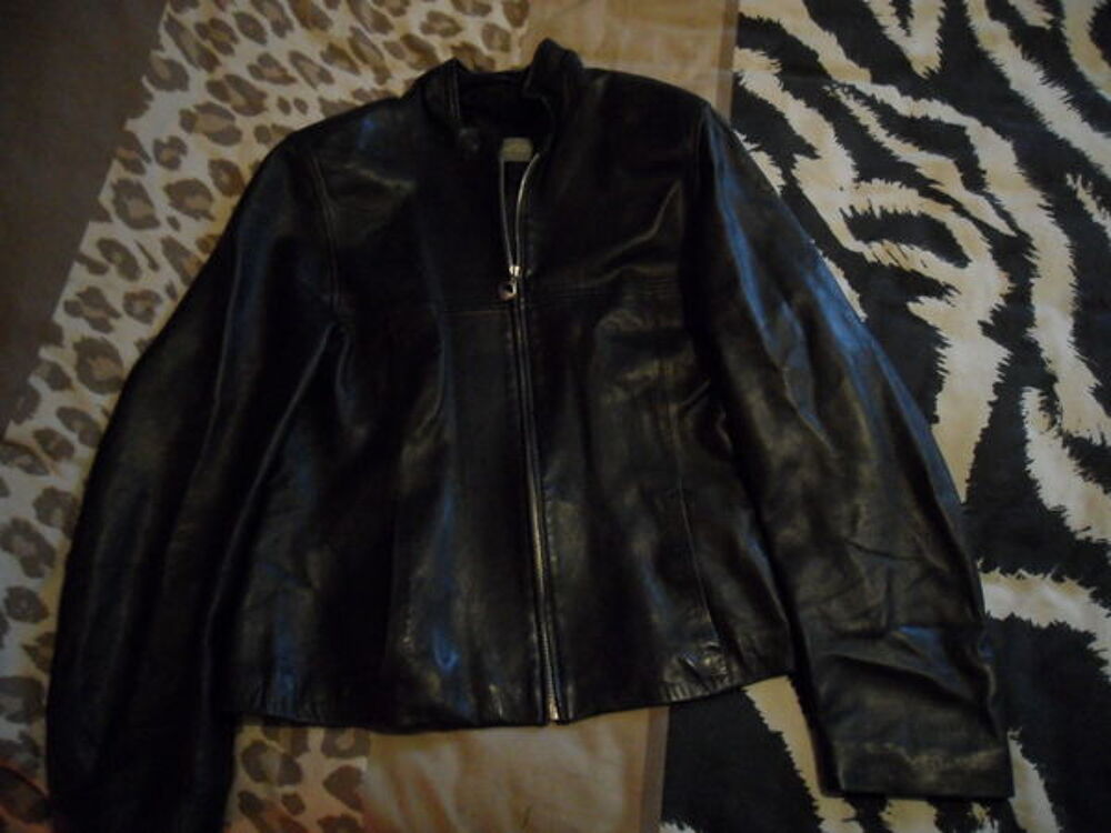 V&ecirc;tements cuir femme Vêtements