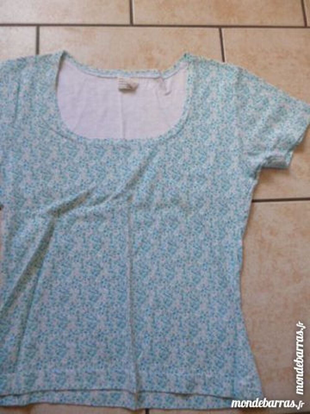 T-Shirt manches courtes femme Taille 42/44 NEUF Vêtements