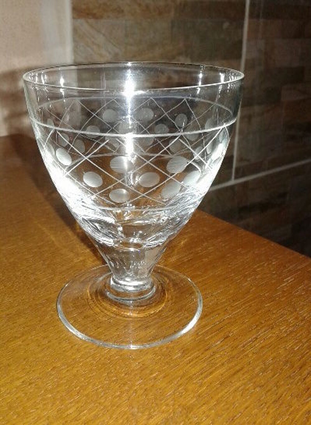ot de 12 verres a eau ancien grav&eacute; Cuisine