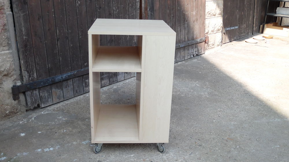 PETIT MEUBLE SUR ROULETTES Meubles