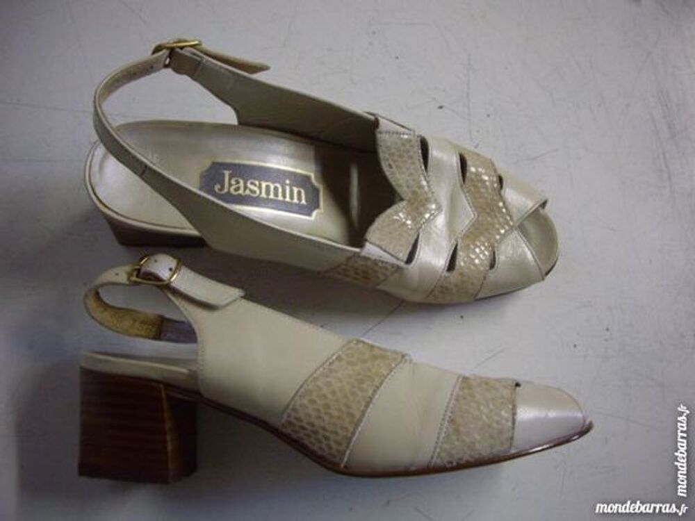 Sandales coloris Cr&egrave;me pointure 36 &agrave; 1 € Chaussures