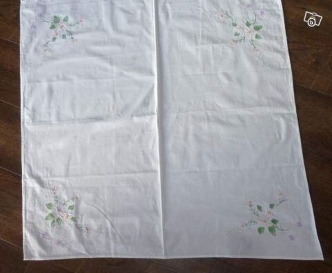 NAPPE blanche avec des fleurs 5 Doussard (74)