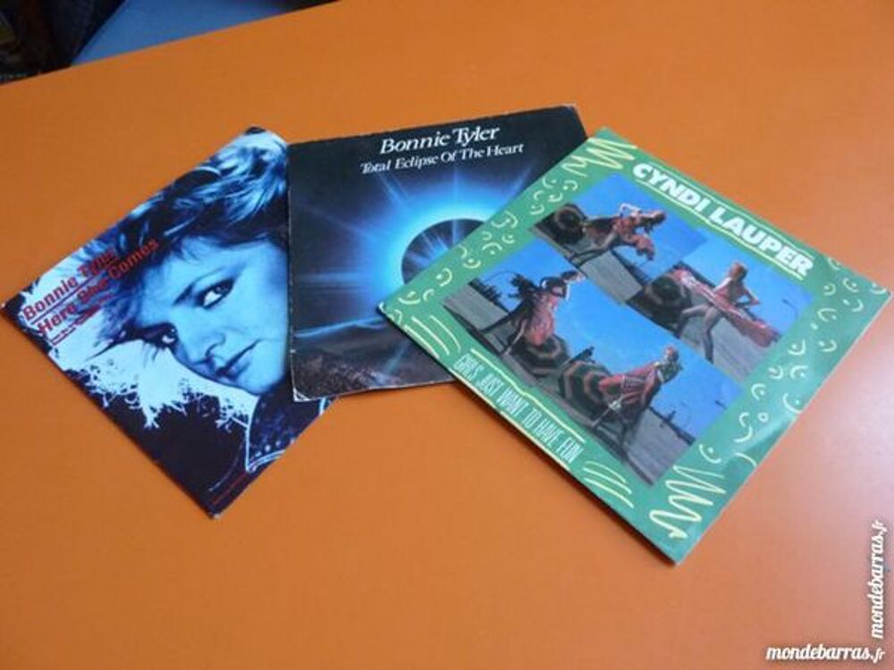 2 45T BONNIE TYLER / 1 45T CYNDI LAUPER CD et vinyles