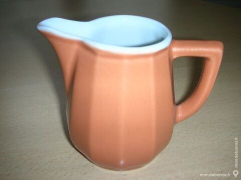 Pot � lait couleur saumon 4 Thiais (94)
