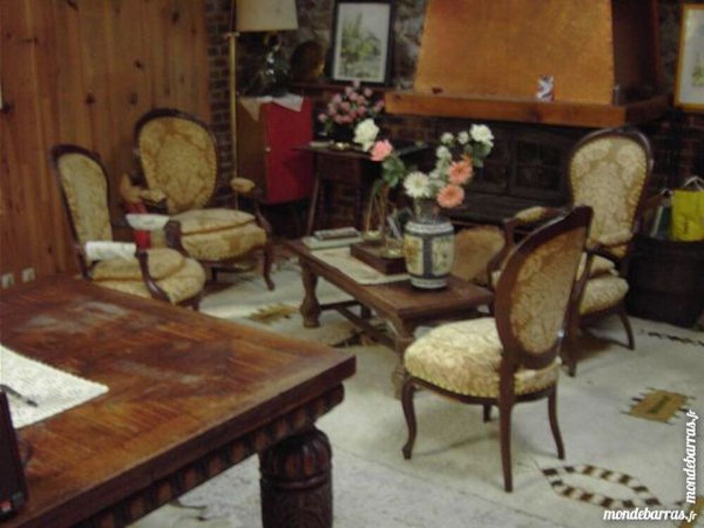 3 fauteuils et une chaise style Louis XV. Meubles