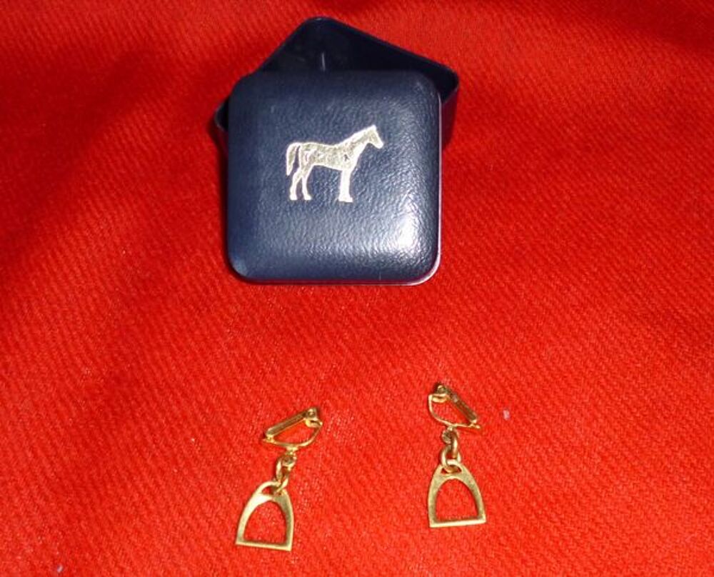 BOUCLES D'OREILLES ETRIER Bijoux et montres