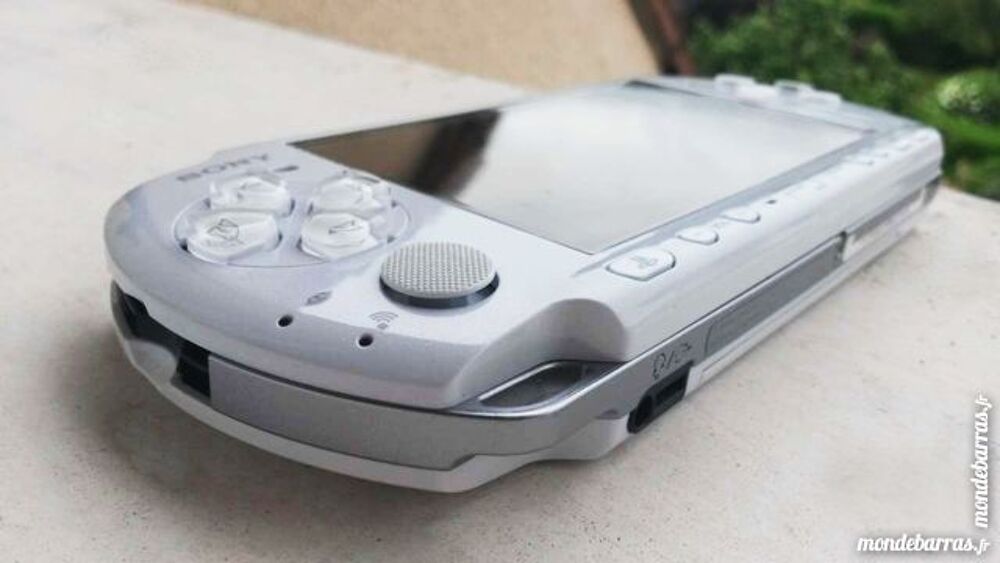 PSP Slim &amp; Lite Pearl White Consoles et jeux vidéos