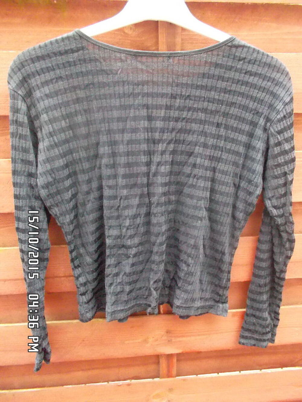 HAUT NOIR A RAYURES*JUSTE 1E*KIKI60230 Vêtements