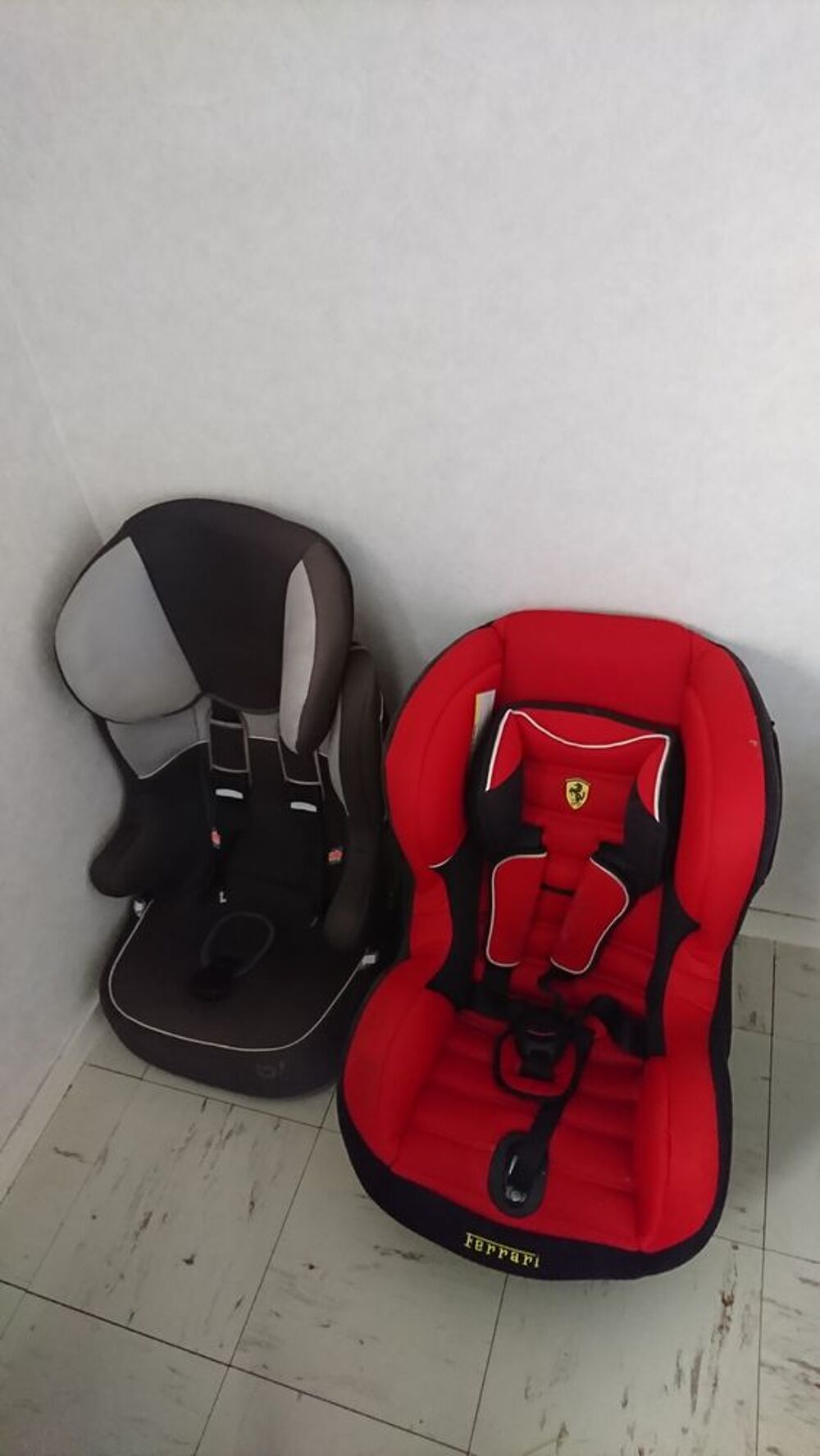 2 si&egrave;ges auto ( divisible) Puériculture