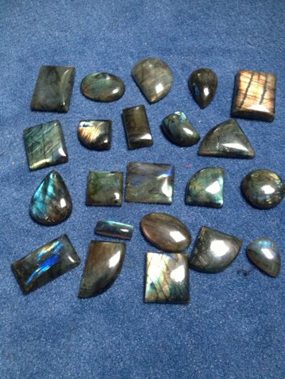 Pierres labradorites taill&eacute;es pour faire des bijoux Bijoux et montres