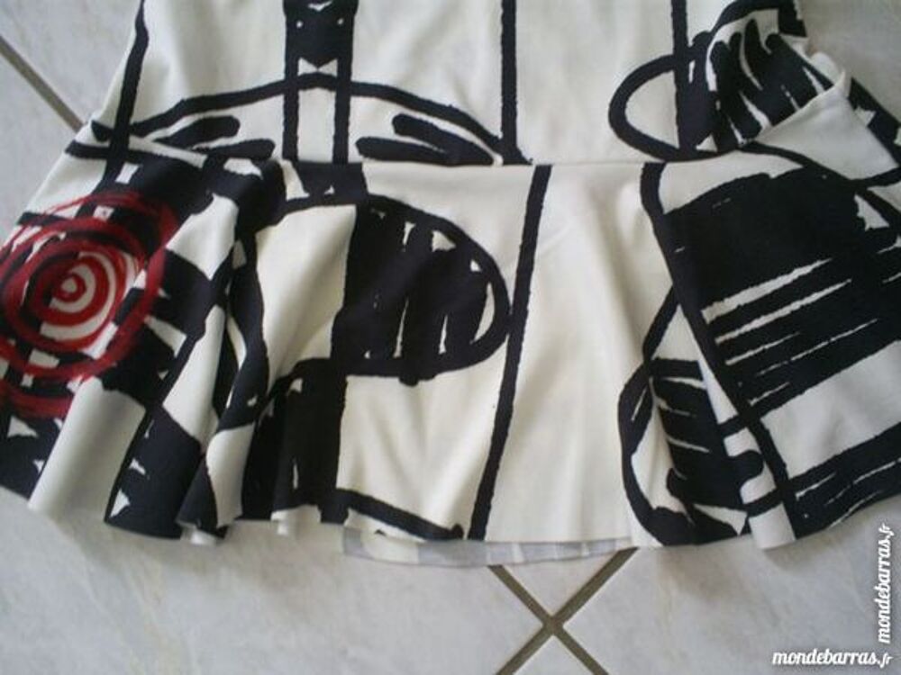 Jupe DESIGUAL Taille 42/44 NEUVE Vêtements