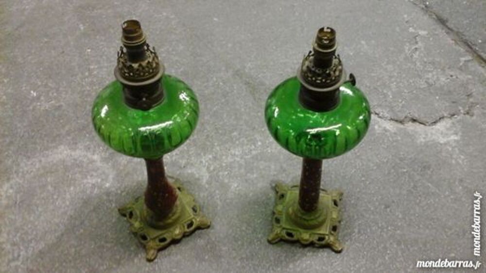 2 lampes &agrave; p&eacute;trole anciennes Décoration