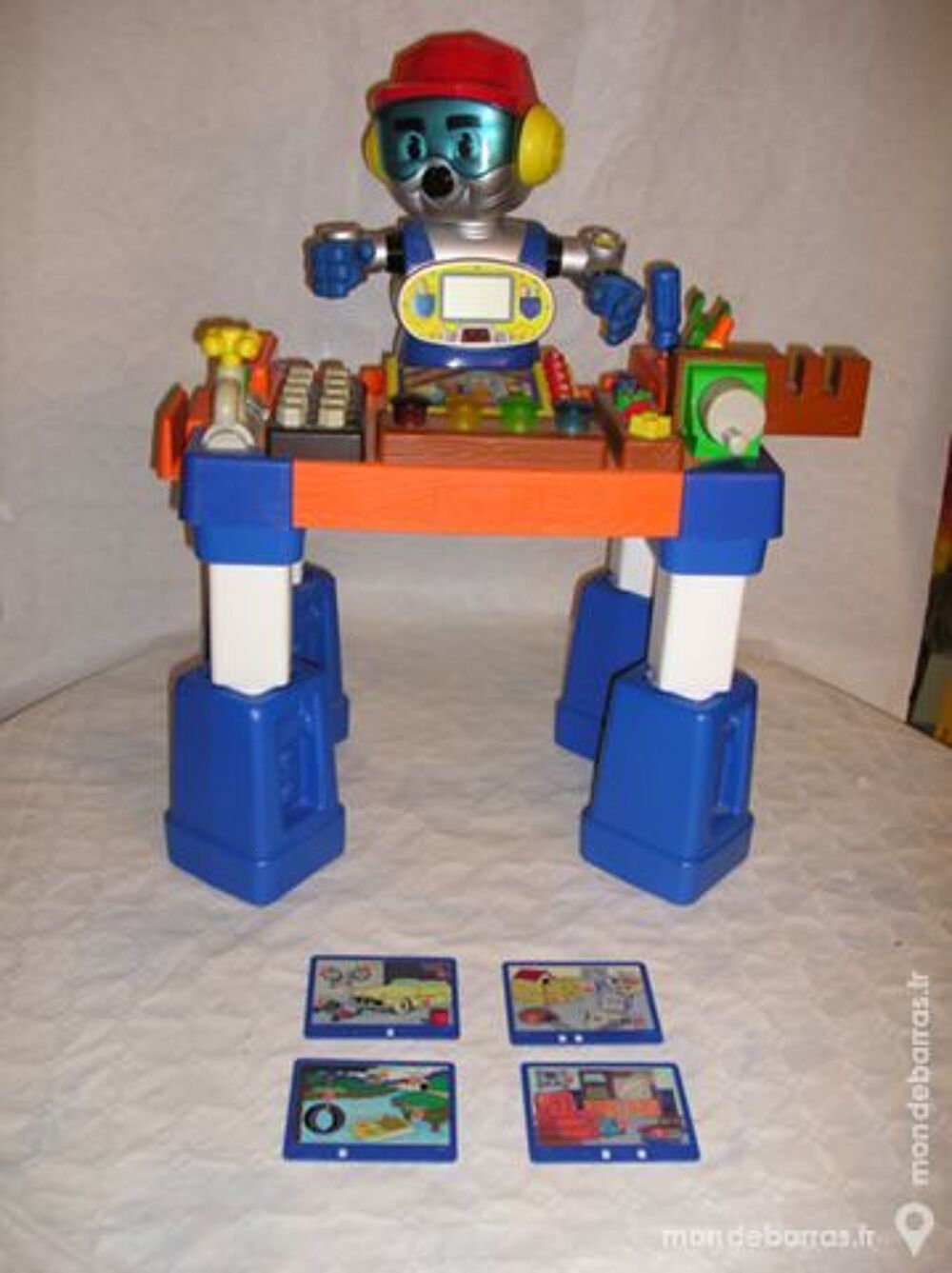 Robot &eacute;ducatif et ludique avec outils perceuse. Jeux / jouets