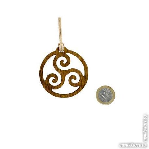 Grand Triskell en chne bords larges. 6 Vannes (56)