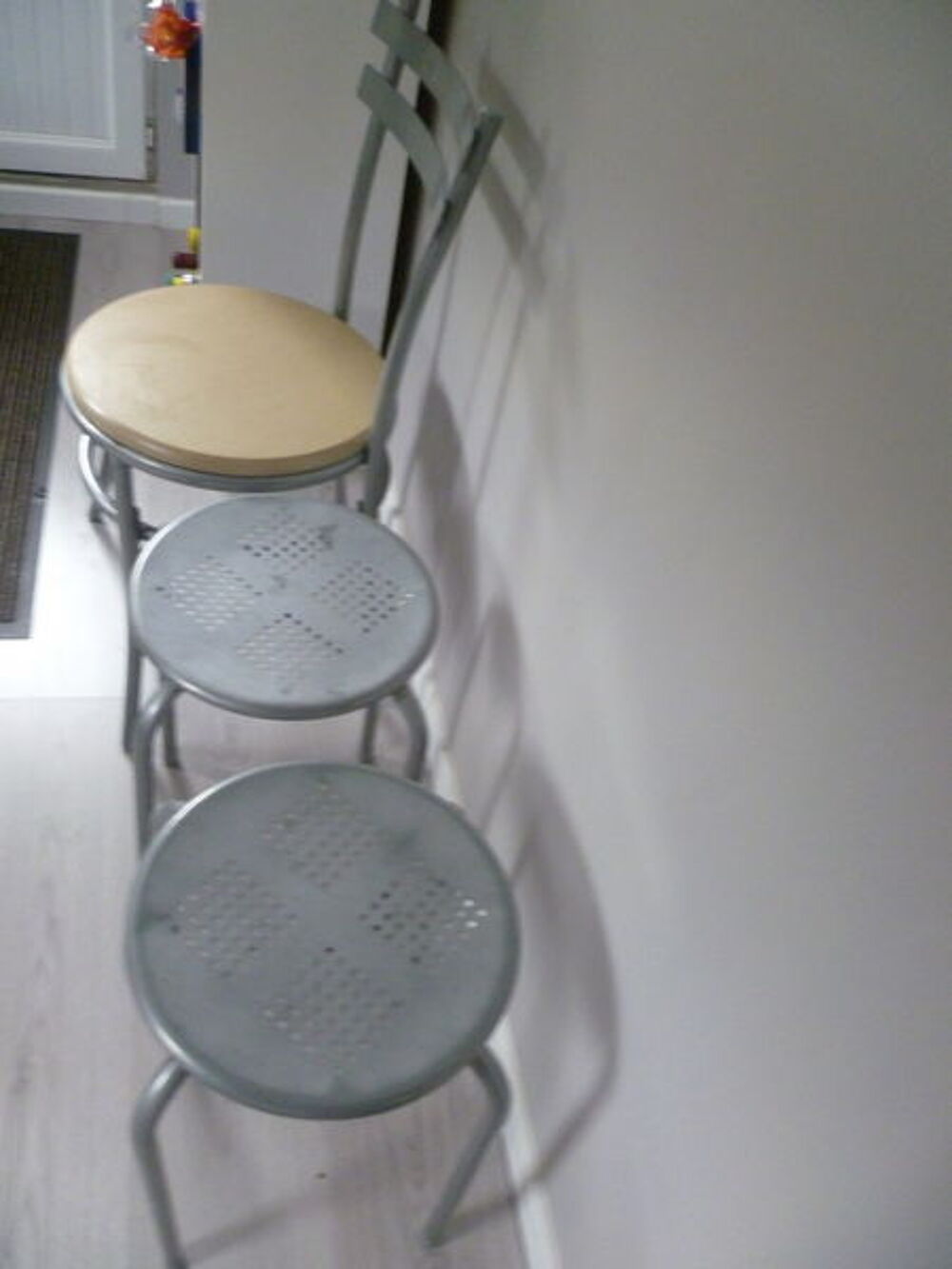 4 chaises de cuisine 2 tabourets Meubles