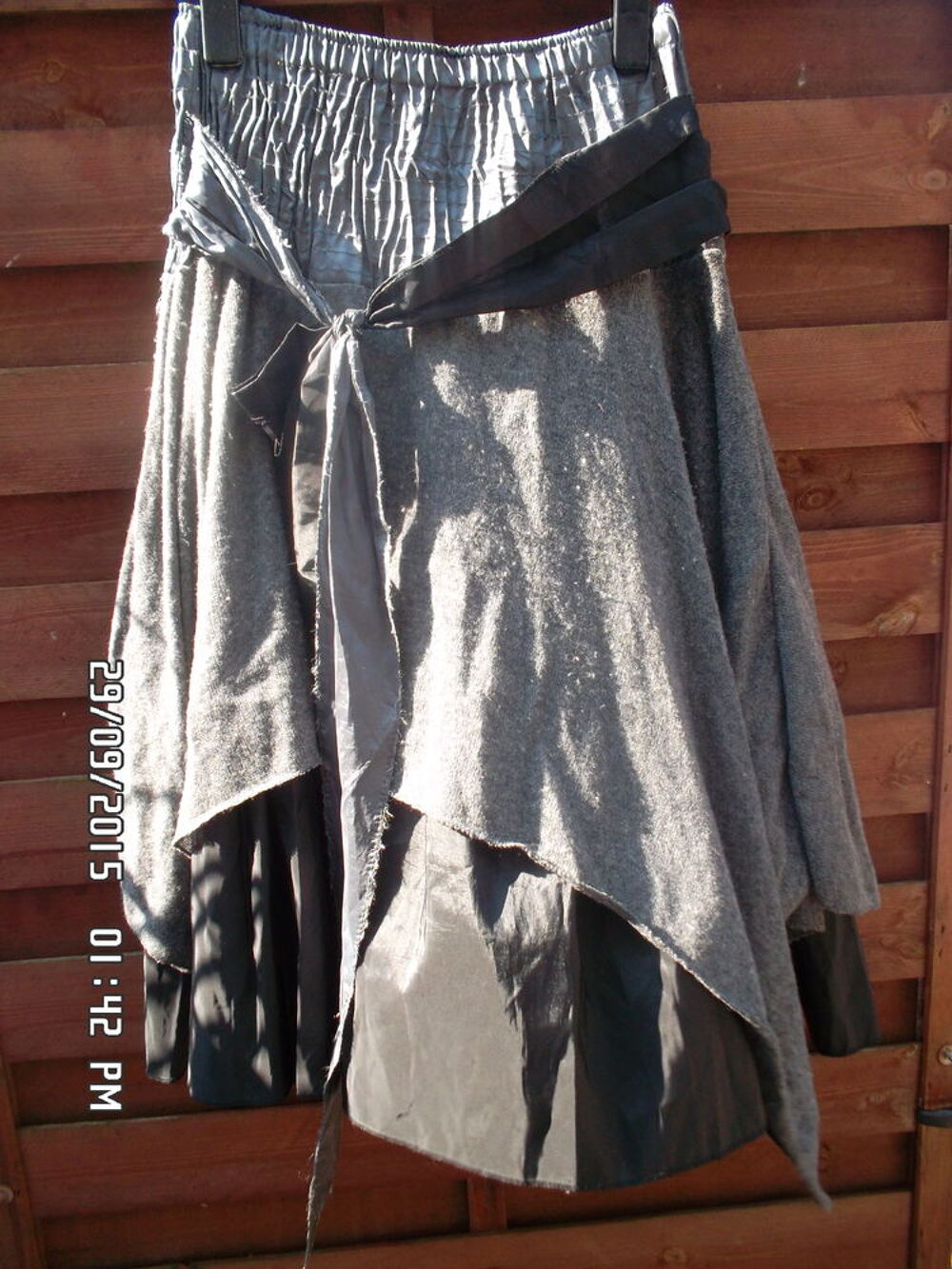JUPE GRIS ET NOIR T.36-42*JUSTE 5E*KIKI60230 Vêtements