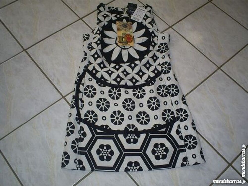Robe DESIGUAL NEUVE BY LACROIX Taille 40 Vêtements