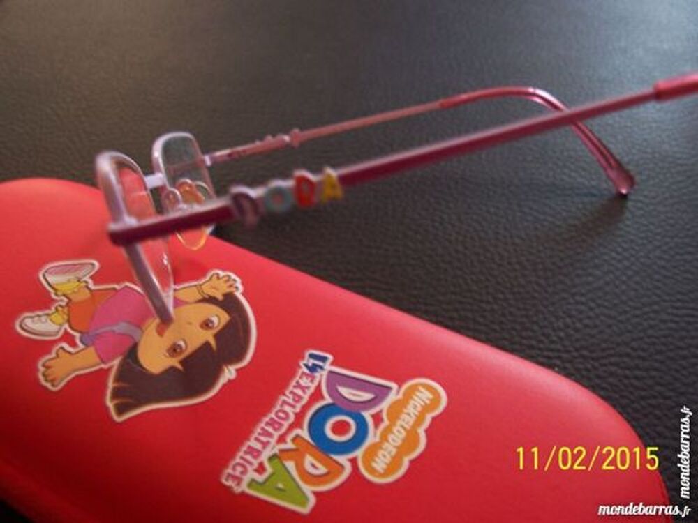 JOLIE MONTURE DE LUNETTE DORA AVEC ETUI DORA Bijoux et montres