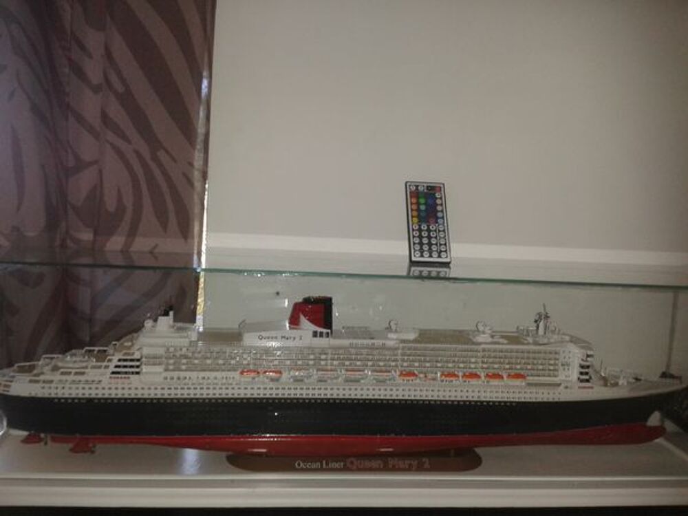 MAQUETTE de QUEEN MARY 2 Décoration