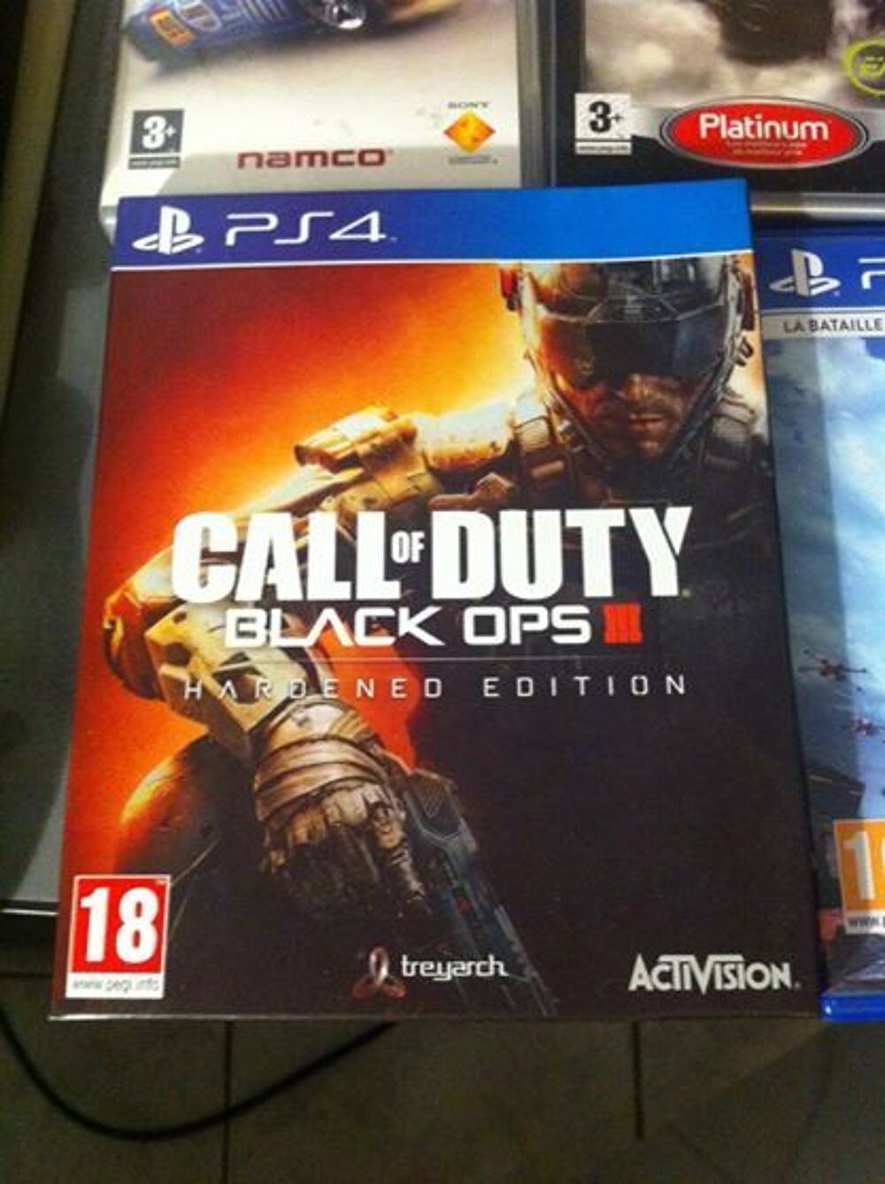 playstation 4 + 6 jeux Consoles et jeux vidéos