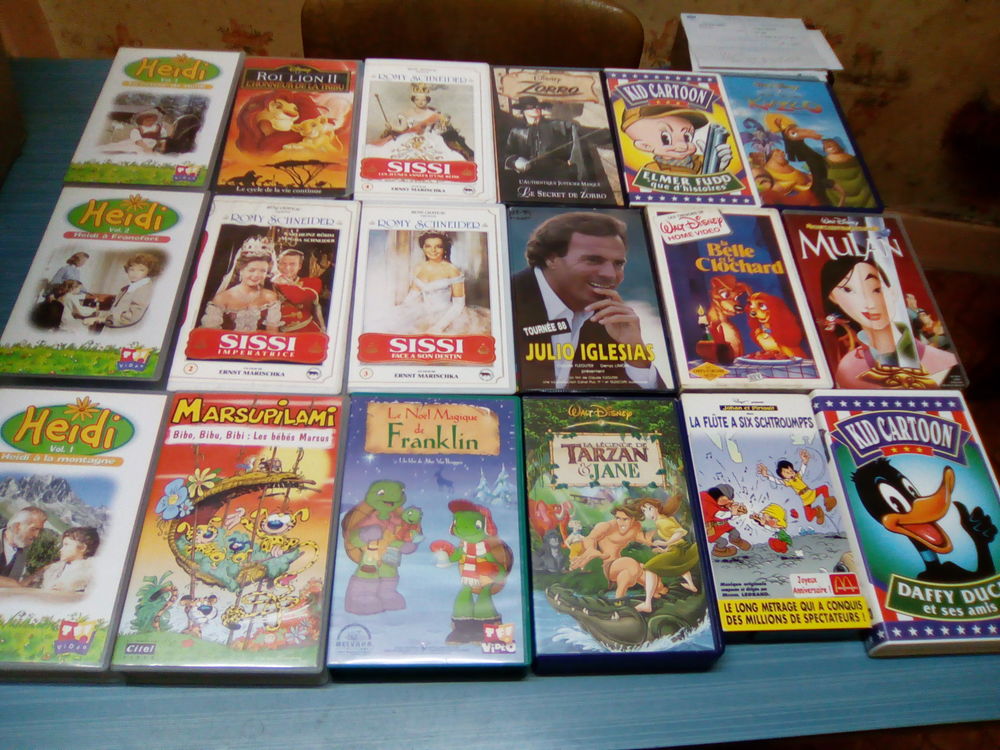 lot d'une cinquantaine de cassettes vhs Photos/Video/TV