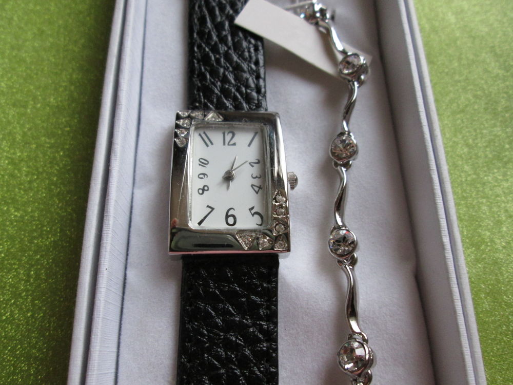 Parure montre et bracelet en m&eacute;tal argent&eacute; Bijoux et montres