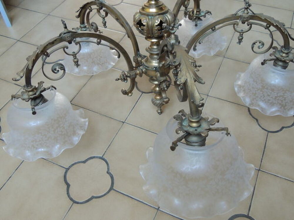 Lustre ancien bronze 5 branches coupelles verre cisel&eacute; Décoration