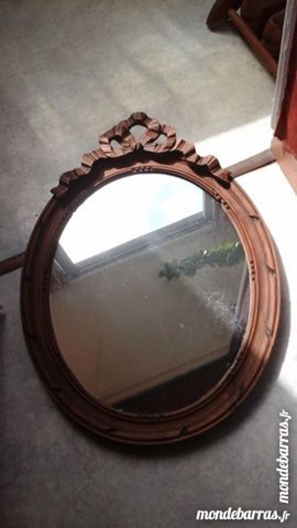 Miroir ovale dans un cadre ovale ancien Dcoration