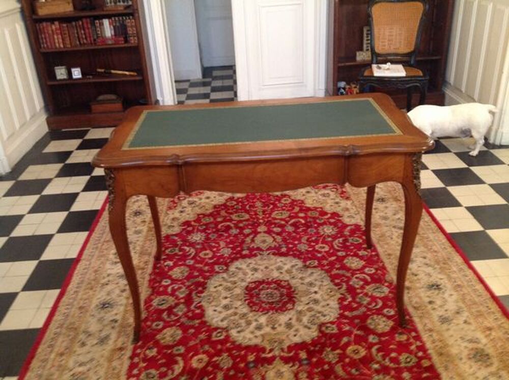 Table &agrave; &eacute;crire style R&eacute;gence estampill&eacute;e meuble Richelieu Meubles