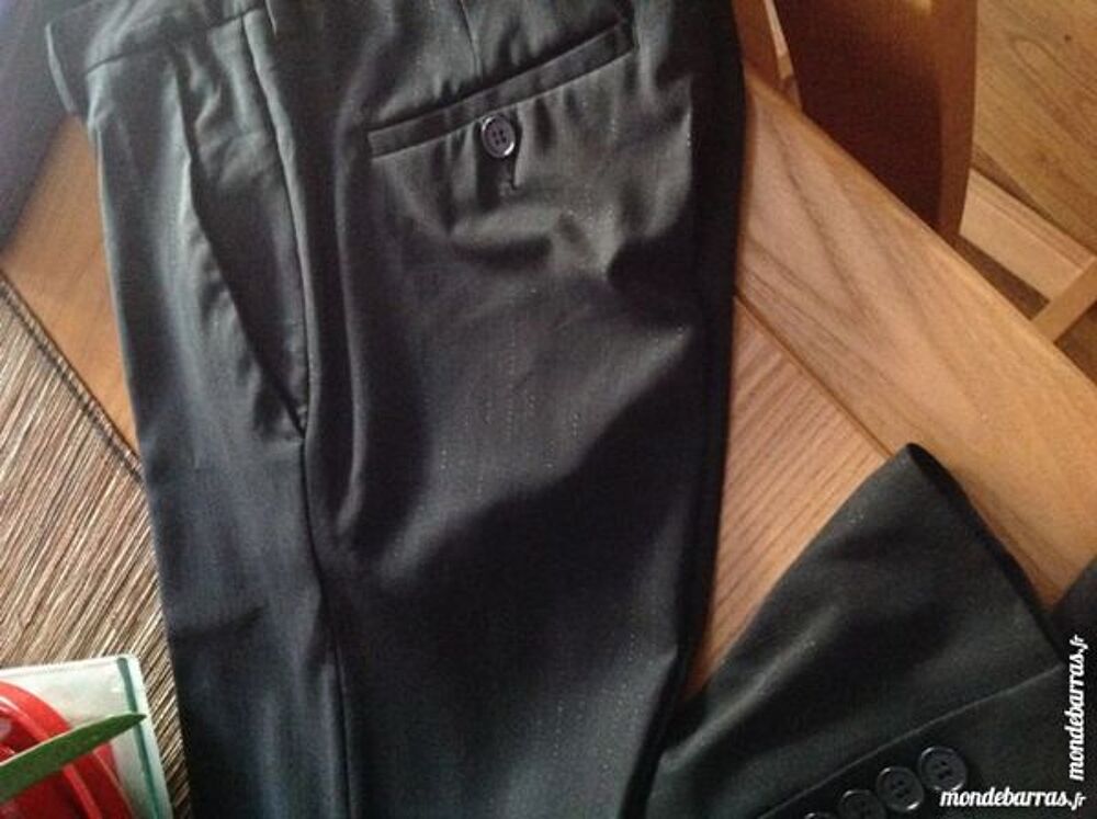 Costume tr&egrave;s bon &eacute;tat veste 48/40 pantalon Vêtements