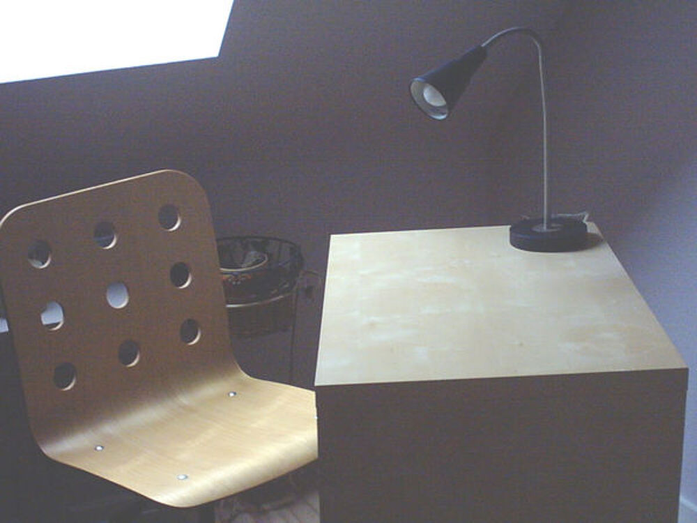 BUREAU INFORMATIQUE + CHAISE DE BUREAU + LAMPE Meubles