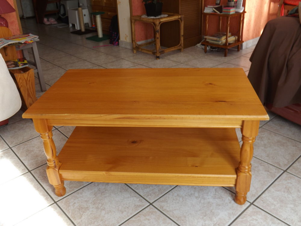 TABLE DE SALON EN PIN Meubles
